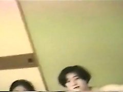 Японский подросток лизал лесбиянок