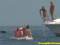 Sexgames de plage européenne avec nymphomanes bikini babes