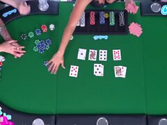 Camsoda-Gam-Teenager spielen Poker