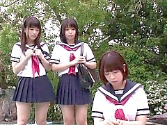 Petite Japanese schoolgirls love threeway