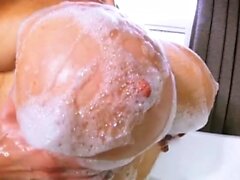 Samantha Kelly - Big Booty Boobs no Banho de Bubble