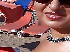 Homme est le leurre jolie milf se avoir des rapports sexuels en plein air