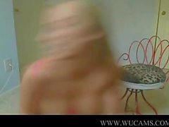 Blonde de aux gros seins CamShow sexmachine