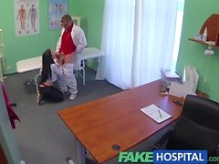 Hospital Falso di pazienti spiacevoli dei piaceri sexy di abbassa problema la pressione sanguigna