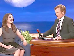 A alison Brie - di Conan