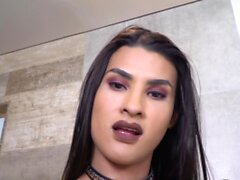 Busty latina trans babe booty nykimellä